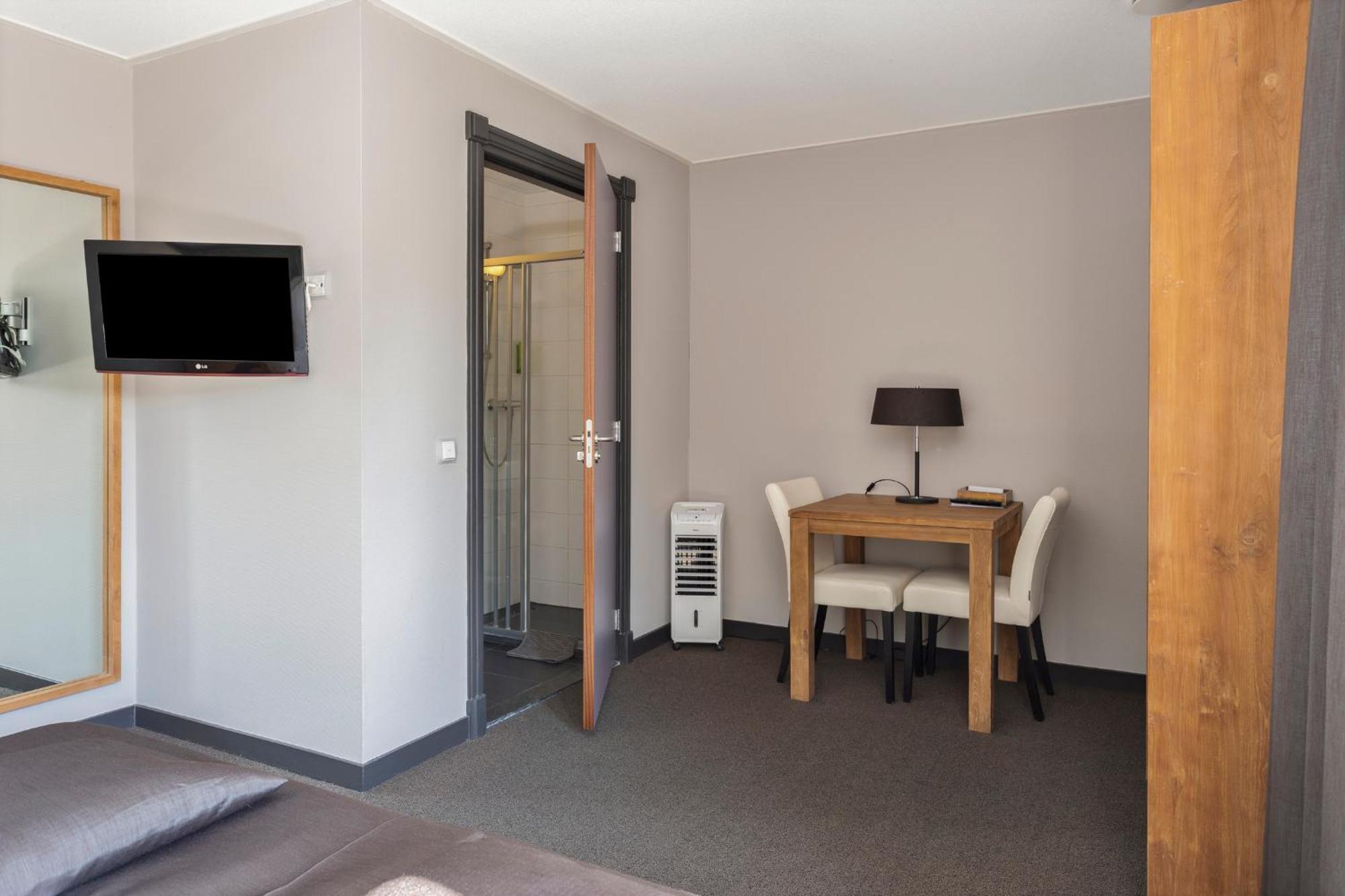 Hunzego Hotel Uithuizermeeden ภายนอก รูปภาพ