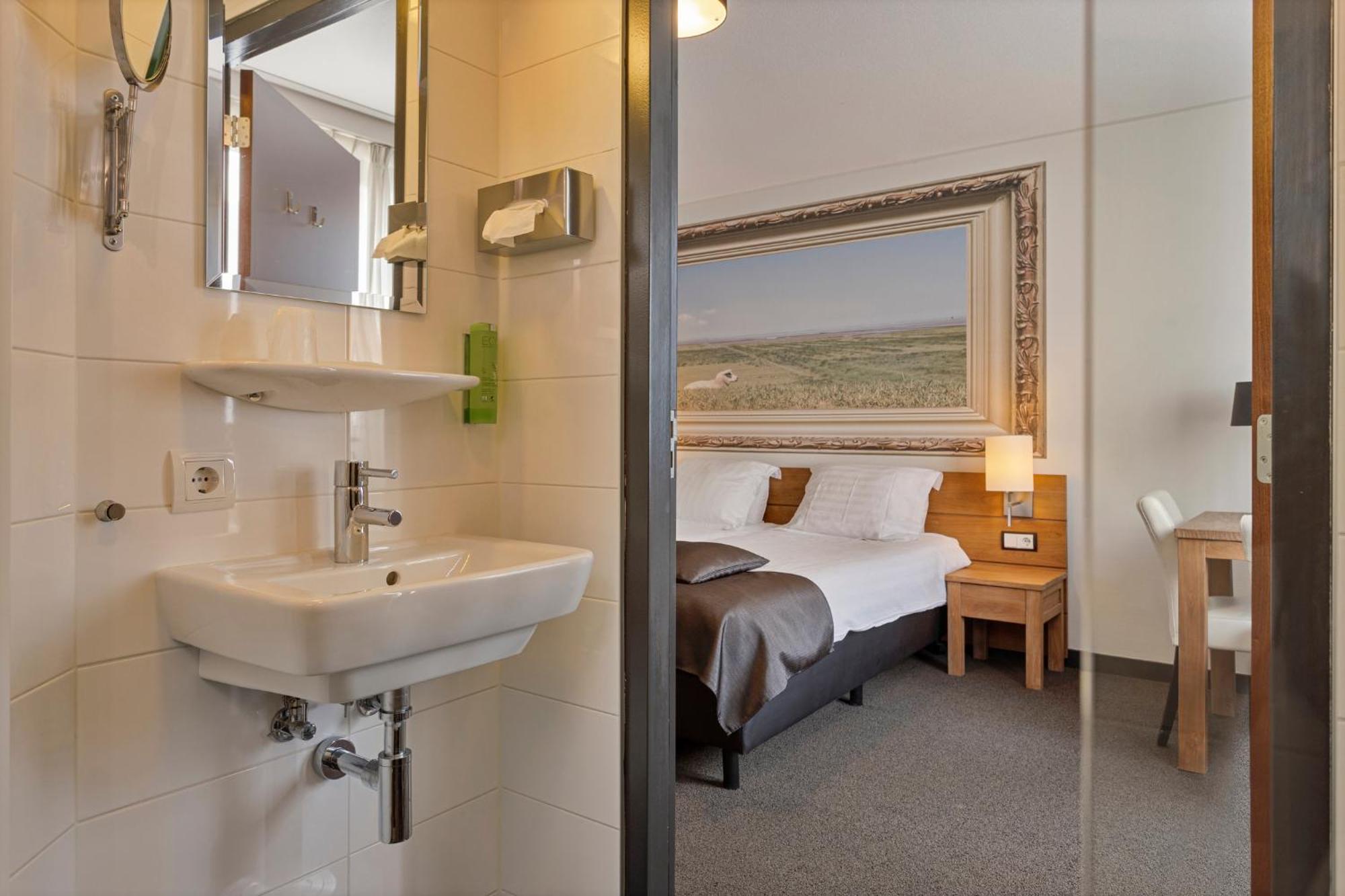 Hunzego Hotel Uithuizermeeden ภายนอก รูปภาพ